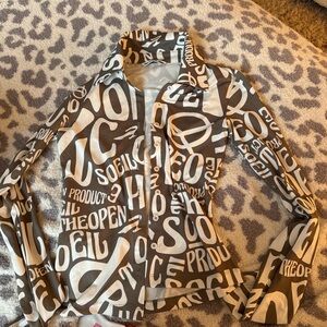 Graphic button up top